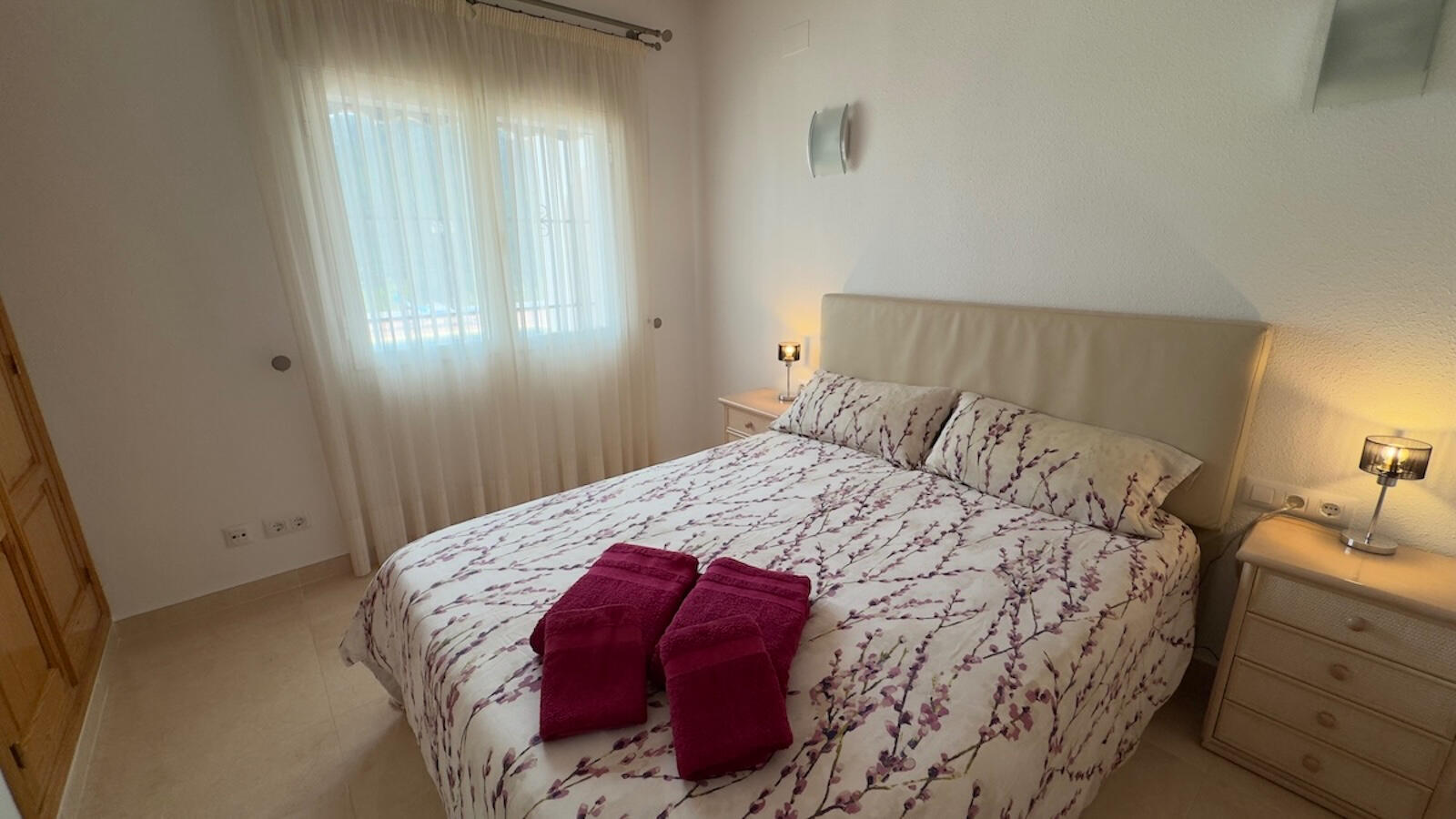 2. Doppelzimmer mit Einbauschrank 2. Doppelzimmer mit Einbauschrank