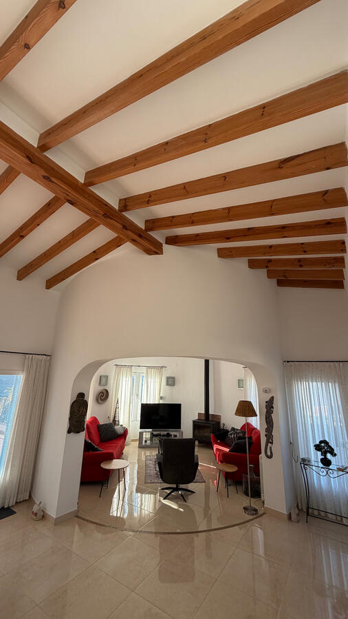 Gemütliches Wohnzimmer mit Smart TV Gemütliches Wohnzimmer mit Smart TV