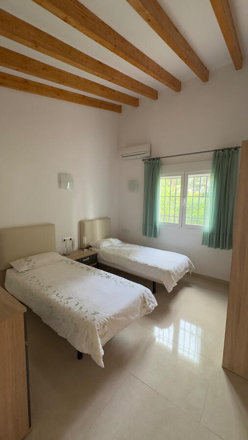 3. Zimmer mit 2 Einzelbetten, die man gut zusammenstellen kann.